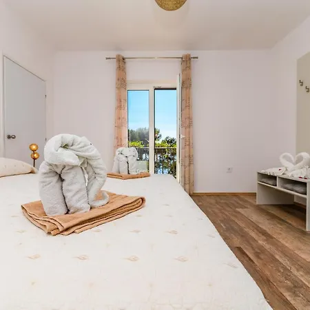 Apartment Paradiso